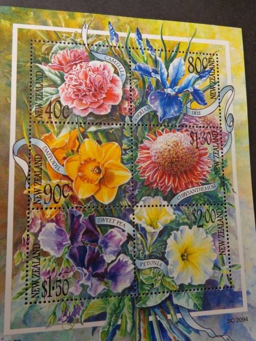 NEW ZEALAND 2001 FLOWERS M/SHEET P/MINT.READ ON.