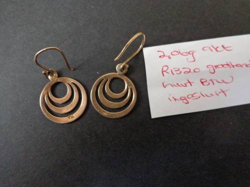 PAIR OF EARRINGS 9CT SEE SCANS READ ON.