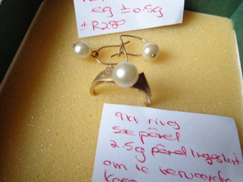 9 CT PEARL RING + EARRINGS BUT READ ON,SEE SCANS