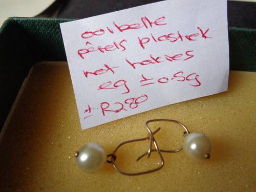9 CT PEARL RING + EARRINGS BUT READ ON,SEE SCANS