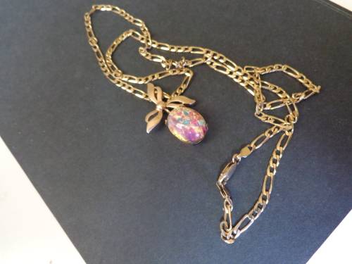 GREAT 60 CM 9CT GOLD CHAIN WITH 9CT PENDANT.SEE SCANS READ ON.