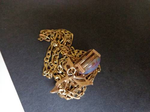 GREAT 60 CM 9CT GOLD CHAIN WITH 9CT PENDANT.SEE SCANS READ ON.