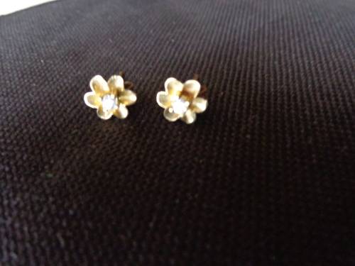 PIN EARRINGS BOTH MARKED 9CT ESTATE ITEMS SEE SCANS READ ON