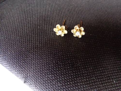 PIN EARRINGS BOTH MARKED 9CT ESTATE ITEMS SEE SCANS READ ON
