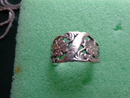 925 SILVER CHAIN AND RING SEE SCANS READ ON