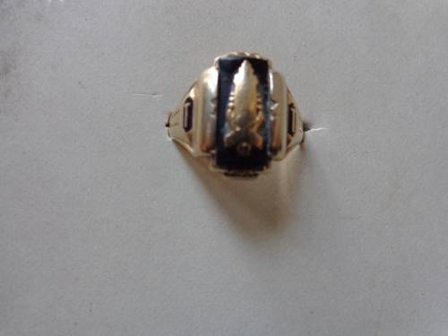 ESTATE RING 10CT. SEE SCANS READ ON