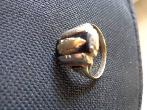 ESTATE RING 10CT. SEE SCANS READ ON