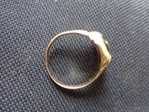 ESTATE RING 10CT. SEE SCANS READ ON