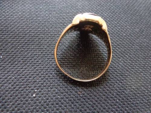 ESTATE RING 10CT. SEE SCANS READ ON