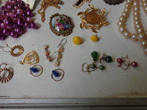 ESTATE ITEMS (JOBLOT)SEE SCANS READ ON