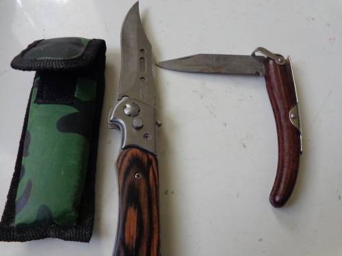 2 X KNIVES SEE SCANS READ ON.