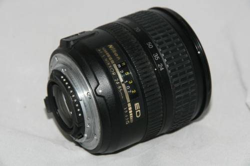 Nikon AF 24-85mm f/3.5-4.5 G FX ***lens not clean inside***