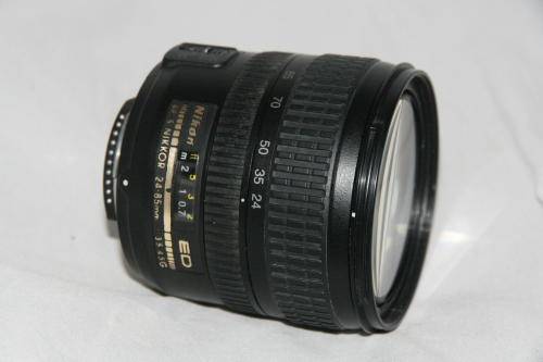 Nikon AF 24-85mm f/3.5-4.5 G FX ***lens not clean inside***