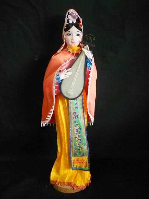 Thai dolls playing the mandolin - as per scan