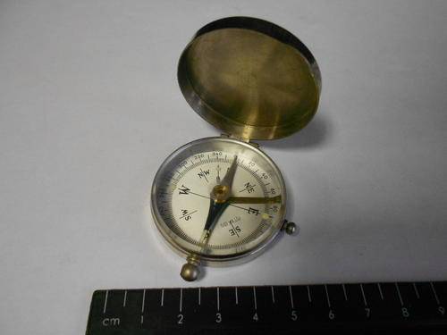 Vintage compass in metal casing - as per scan