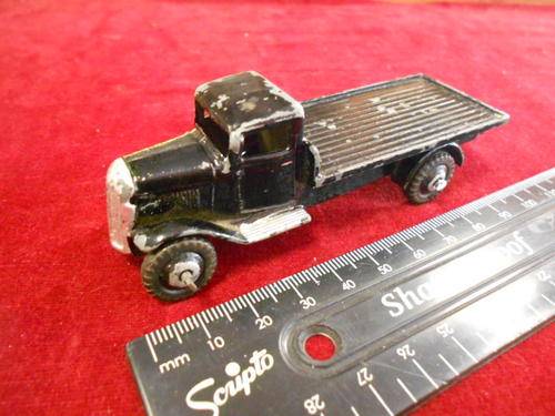 Dinky Toys flat bed truck, made in England by Meccano - as per scan