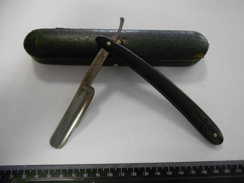 JA Henckels Solingen cut throat razor, blade is damaged and in a incorrect George Butler hard case