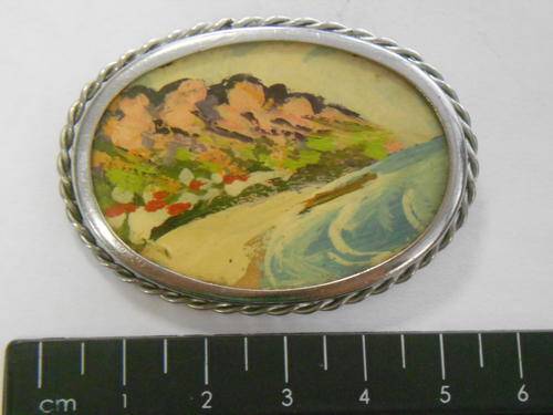 Oval brooch with picture of beach - CRAZY R1 AUCTION