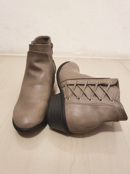 ***PU Leather !!! SUPERIOR QUALITY!!! Ankle Boots *** Superior Comfort Sizes 5**6**8**9** Grey