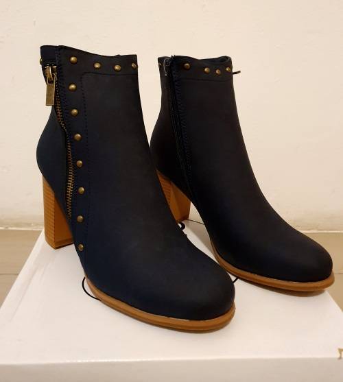 ## Trendy ## Size 3 / 5 **Navy Studded Ankle Boots **Sizes 3 / 5 ** Navy Only