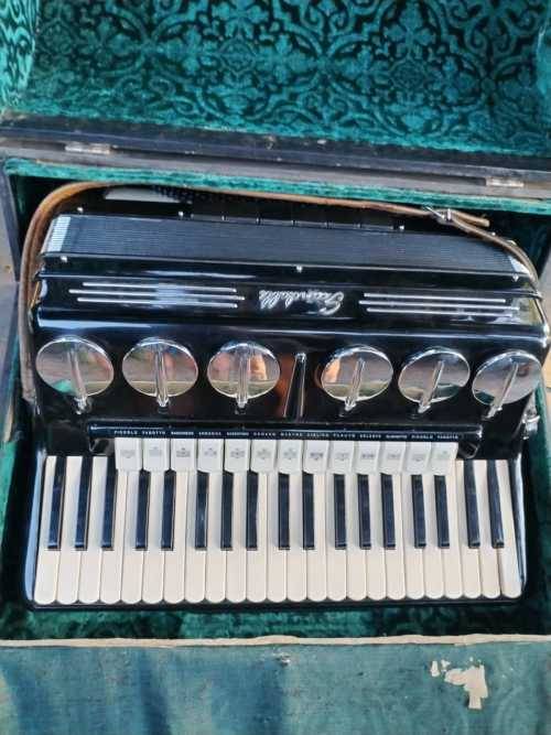 Scandalli Brevetto accordion