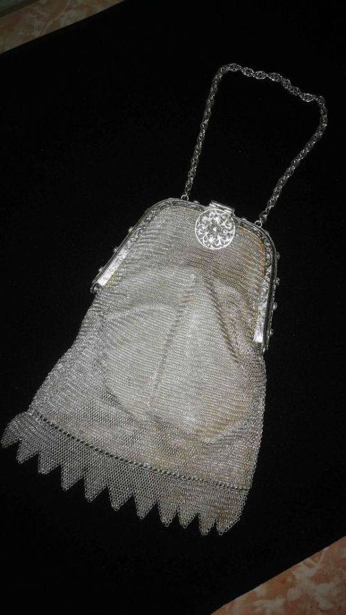 Beautiful Vintage Victorian Style Silver Chain Purse.
