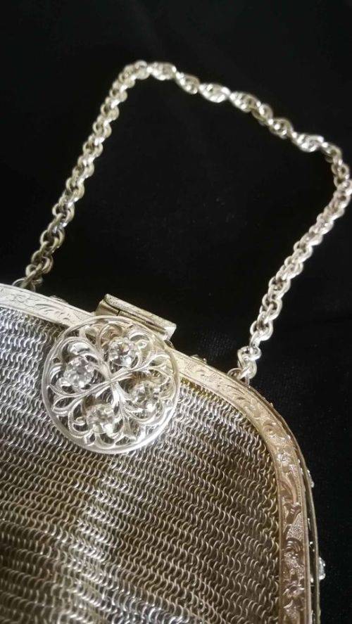 Beautiful Vintage Victorian Style Silver Chain Purse.