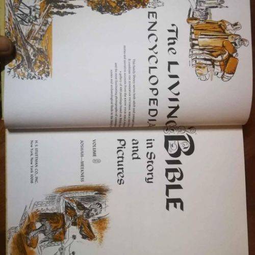 The Living Bible Encyclopedia - Full 16 Volume Art Treasure Edition. 1968..