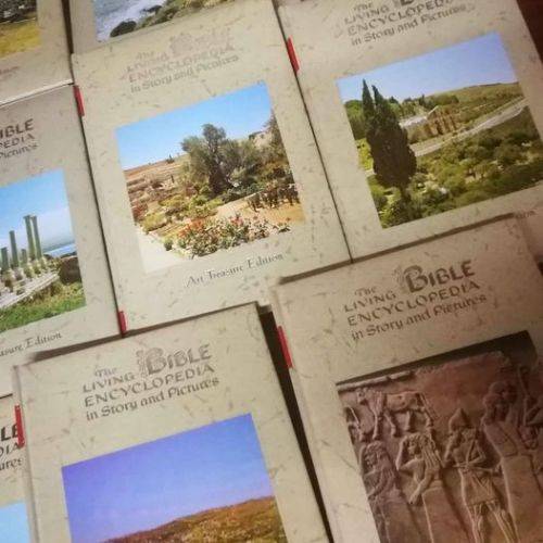The Living Bible Encyclopedia - Full 16 Volume Art Treasure Edition. 1968..