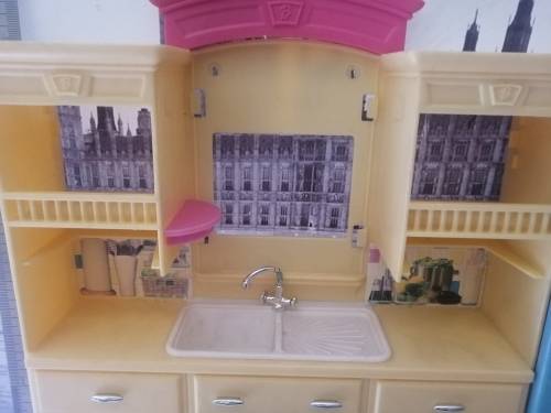 2002 Mattel Barbie Living in Style Kitchen Unit