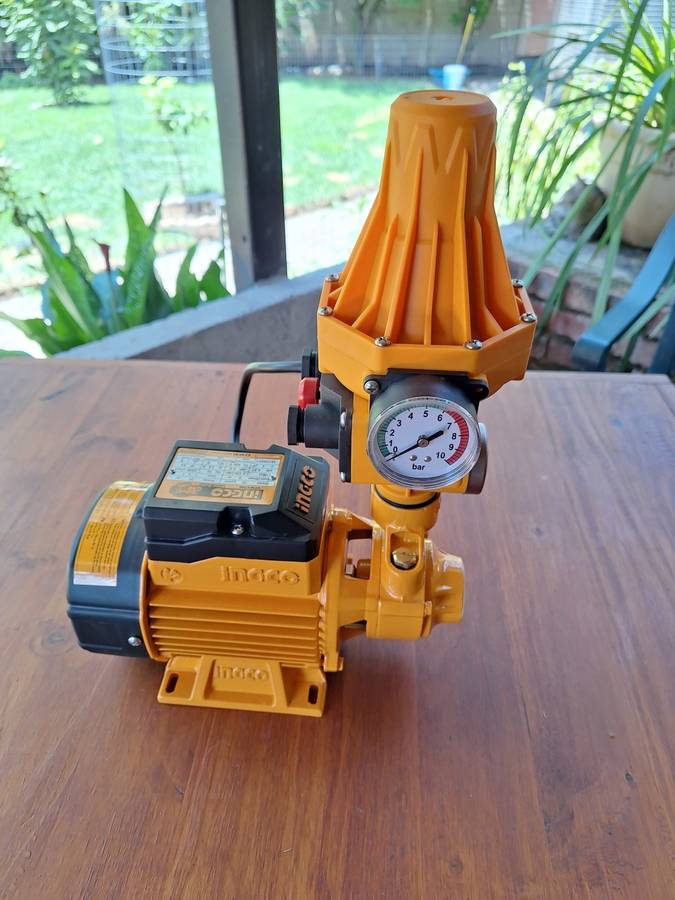 Water Pump with Pressure Controller - PLEASE SEE IMAGES