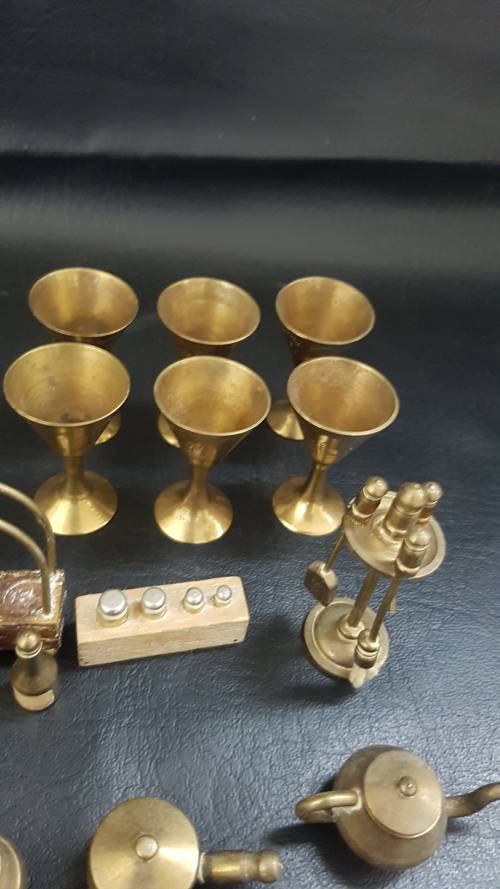 Job lot miniture brass figures bid for all!!!!