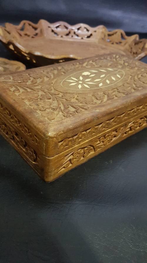 Beatifull hand carved wooden items bid for all!!!!