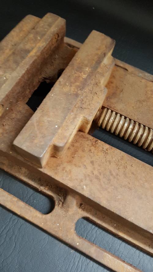 Large drill press vice a but rusted but still working 100%!!!!!!