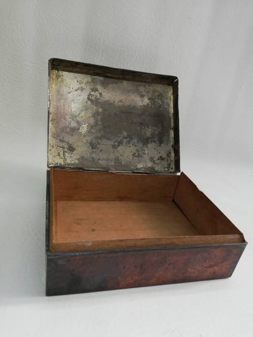 Solid metal and wooden box!!!