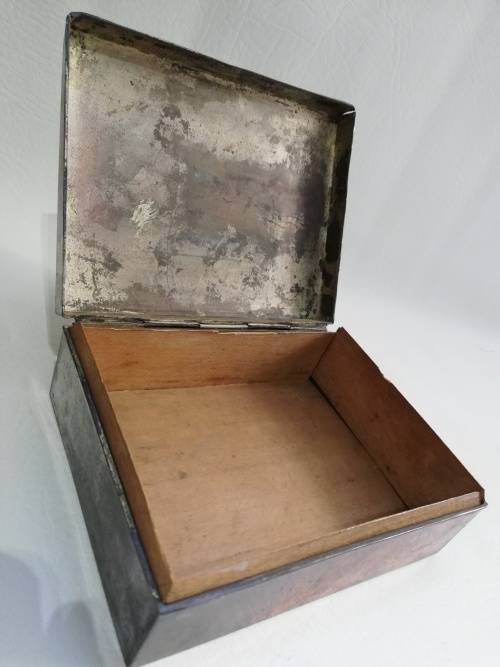 Solid metal and wooden box!!!