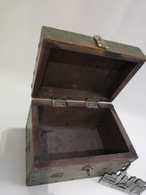 Beautiful wooden box with small bid for all!!!