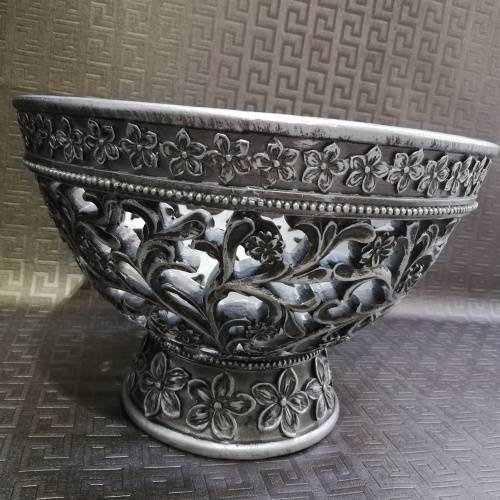 Stunning large highly detailed bowl!!!!!