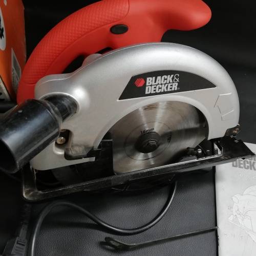 Barely used Black and Decker circular saw 100% working condition!!!!