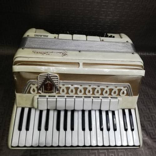 Rare Frontline Milano accordion mother of pearls color with original case working condition!!!!!!