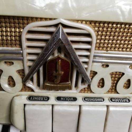 Rare Frontline Milano accordion mother of pearls color with original case working condition!!!!!!