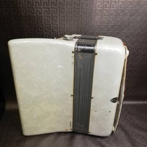 Rare Frontline Milano accordion mother of pearls color with original case working condition!!!!!!