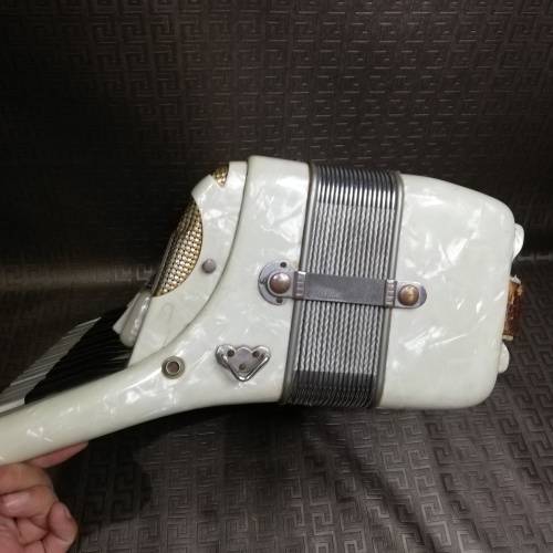 Rare Frontline Milano accordion mother of pearls color with original case working condition!!!!!!