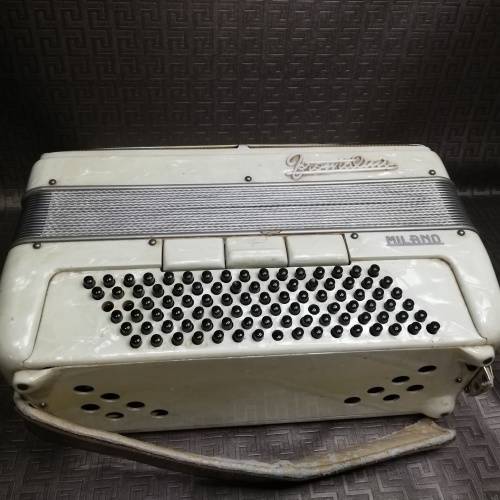 Rare Frontline Milano accordion mother of pearls color with original case working condition!!!!!!