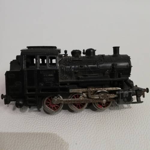 Heavy train locomotive made in Germany and sar coach bid for both!!!!