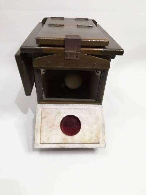 VINTAGE PIGEON WOODEN LIGHT BOX MADE IN JAPAN NOT TESTED!!!!