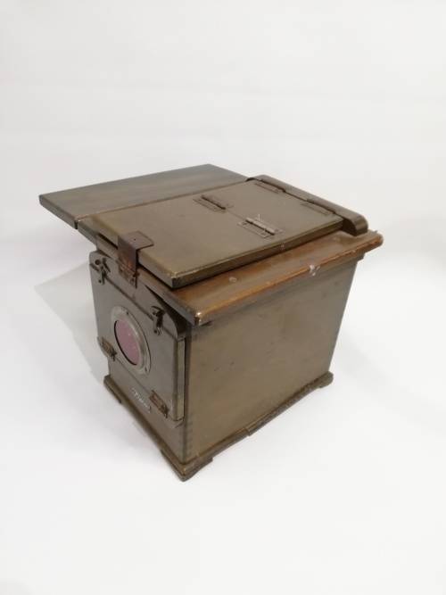 VINTAGE PIGEON WOODEN LIGHT BOX MADE IN JAPAN NOT TESTED!!!!