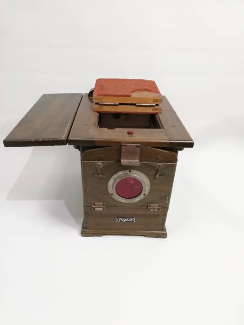 VINTAGE PIGEON WOODEN LIGHT BOX MADE IN JAPAN NOT TESTED!!!!