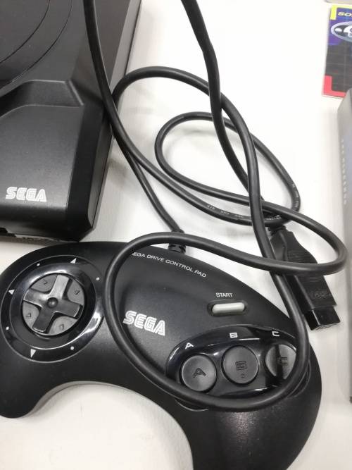 SUPER RARE SEGA MEGA DRIVE 1 WITH BOX AND SONIC GAME TESTED WORKING 100%!!!!!