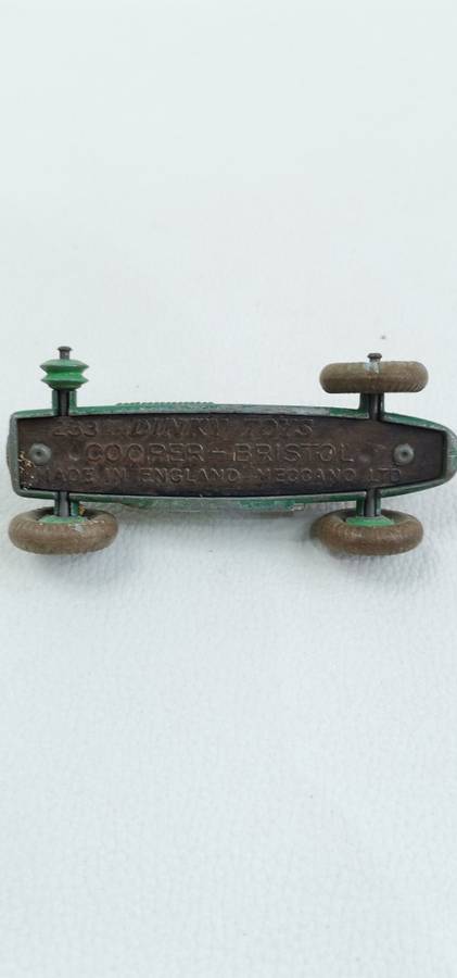 RARE VINTAGE DINKY TOYS COOPER BRISTOL MADE IN ENGLAND MACCANO 233!!!!